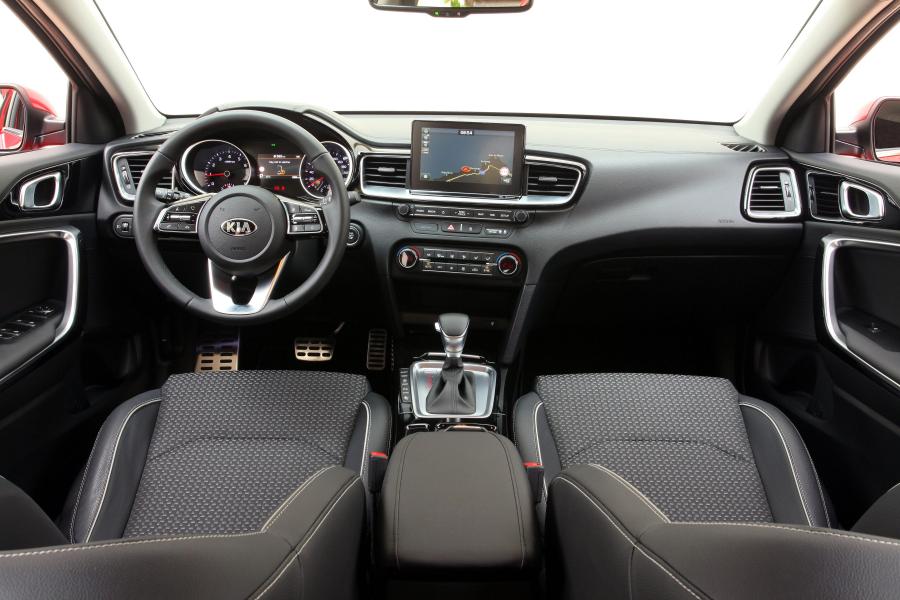 Торпедо Kia Ceed 2018 года  (WW) (фото 36 из 40)